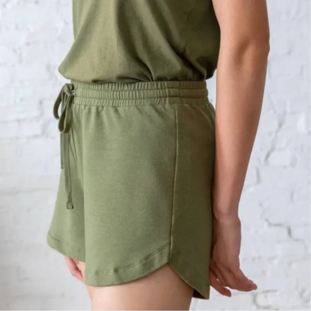 Brooklinen Bleecker Shorts Sage Green - Size Medium - Comfy Stretch